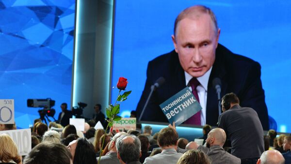 Ежегодная большая пресс-конференция президента РФ Владимира Путина в Центре международной торговли на Красной Пресне - Sputnik Азербайджан