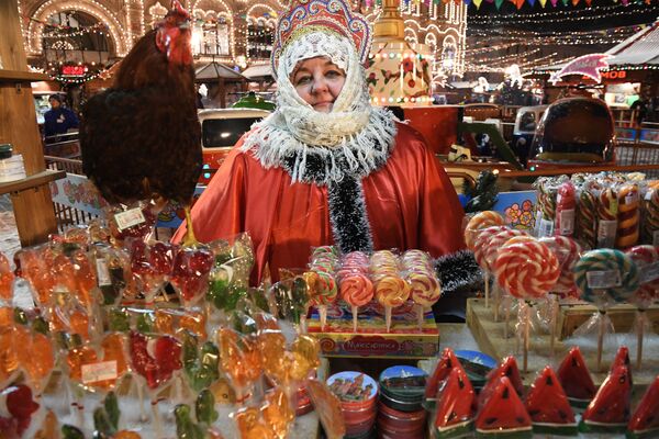 Небо в звездах: фантастическое преображение Москвы на Новый год Небо в звездах: фантастическое преображение Москвы на Новый год - Sputnik Азербайджан