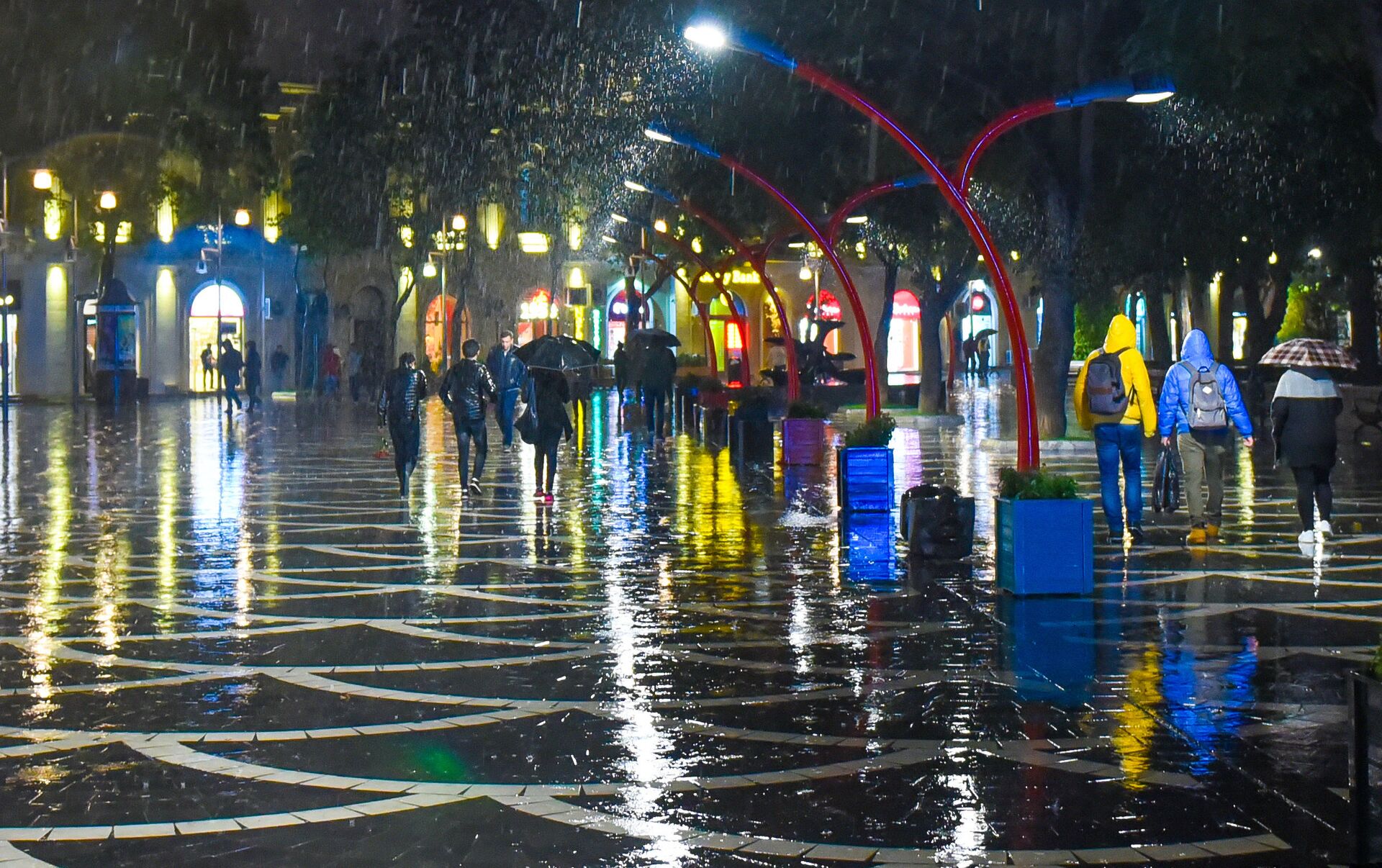 Погода в азербайджане в апреле. Дождь в Баку. Дождь в Баку июнь. Дождь в Азербайджане районы. Азербайджан погода дожди.