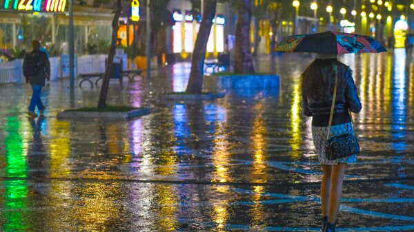 Дождь в Баку - Sputnik Azərbaycan
