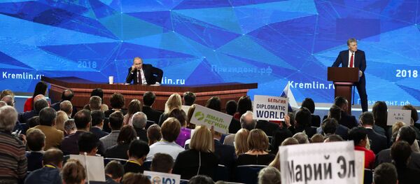 Ежегодная большая пресс-конференция президента РФ В. Путина - Sputnik Азербайджан