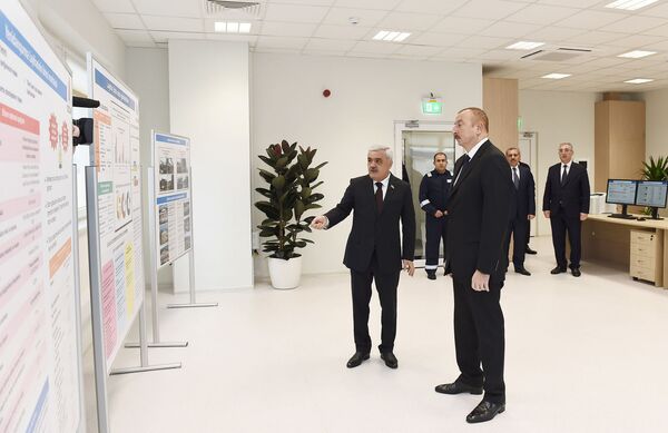 Президент Алиев открывает новые объекты в Баку Президент Алиев открывает новые объекты в Баку - Sputnik Азербайджан