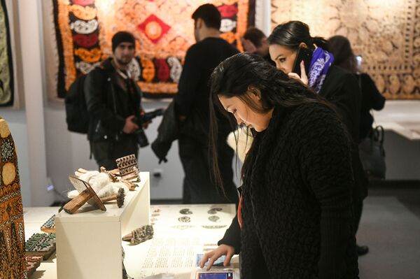 Выставка Кялагаи – вчера, сегодня, завтра в галерее Kiçik Qalaart - Sputnik Азербайджан