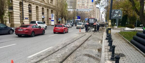 Государственное агентство автомобильных дорог Азербайджана принимает меры по устранению осадков на улицах и проспектах Баку - Sputnik Азербайджан