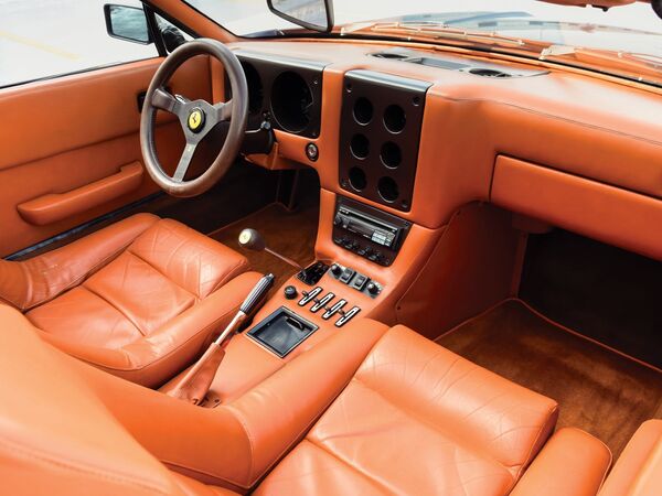 Надо брать: 47-летняя Ferrari, которая выглядит как Lamborghini Надо брать: 47-летняя Ferrari, которая выглядит как Lamborghini - Sputnik Азербайджан