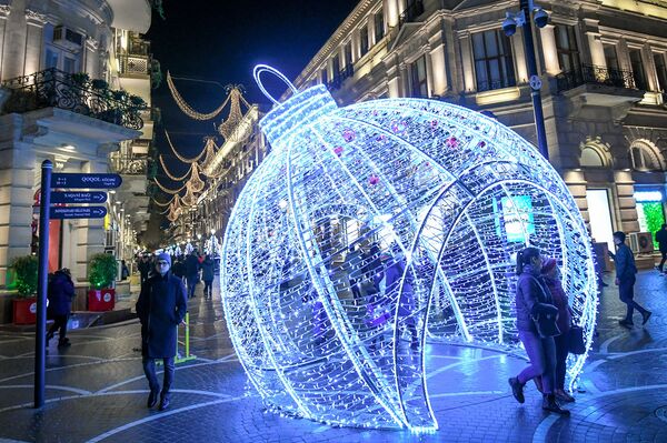 Новогодняя иллюминация на улицах Баку - Sputnik Азербайджан