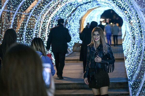 Новогодняя иллюминация на улицах Баку - Sputnik Азербайджан