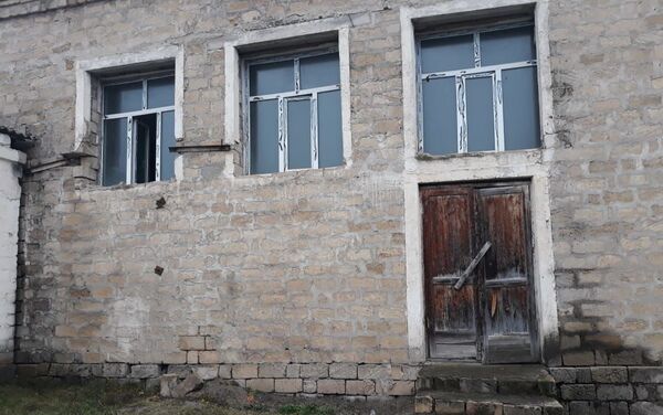 Здание средней школы в селе Дигях Губинского района - Sputnik Азербайджан