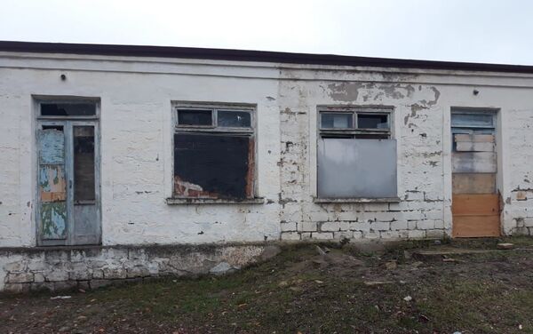 Здание средней школы в селе Дигях Губинского района - Sputnik Azərbaycan
