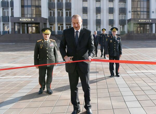 Президент Алиев открыл учебное здание Полицейской академии МВД Президент Алиев открыл учебное здание Полицейской академии МВД - Sputnik Азербайджан