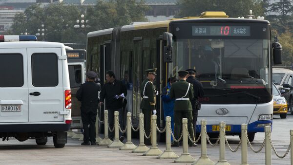 Çin polisi avtobusları yoxlayırlar - Sputnik Azərbaycan