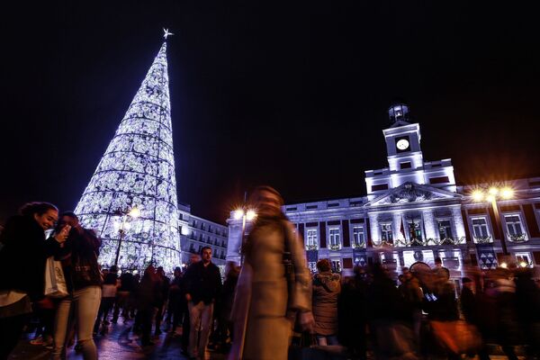 Рождественская ель в Мадриде - Sputnik Азербайджан