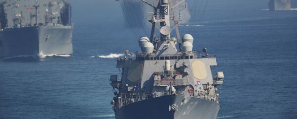 Американские военные корабли сопровождают авианосец USS John C. Stennis в Персидском заливе Американские военные корабли сопровождают авианосец USS John C. Stennis в Персидском заливе - Sputnik Азербайджан