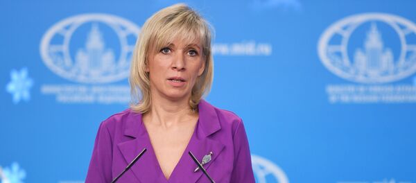 Официальный представитель министерства иностранных дел России Мария Захарова во время брифинга в Москве Официальный представитель министерства иностранных дел России Мария Захарова во время брифинга в Москве - Sputnik Азербайджан