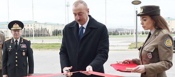 Президент Ильхам Алиев принял участие в открытии спортивно-оздоровительного клуба Министерства по чрезвычайным ситуациям Президент Ильхам Алиев принял участие в открытии спортивно-оздоровительного клуба Министерства по чрезвычайным ситуациям - Sputnik Азербайджан