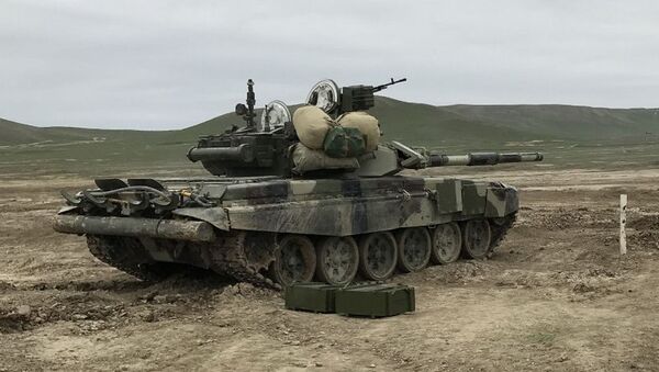 В Азербайджане испытали снаряд для 125-миллиметровой танковой пушки - Sputnik Азербайджан