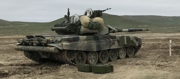 В Азербайджане испытали снаряд для 125-миллиметровой танковой пушки - Sputnik Азербайджан