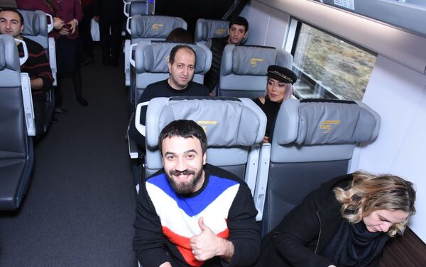 Первые пассажиры экспресс-поезда Баку-Гянджа-Баку - Sputnik Азербайджан