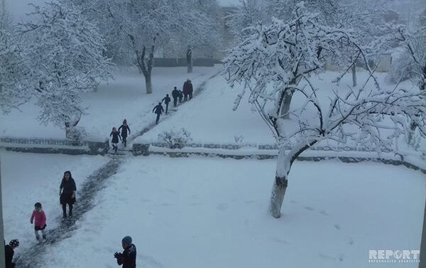 В Гахском районе выпал первый снег - Sputnik Азербайджан