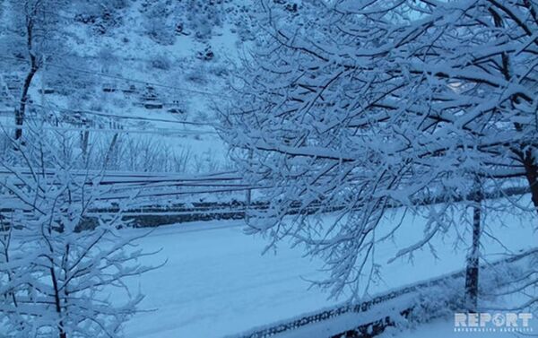 В Гахском районе выпал первый снег - Sputnik Азербайджан