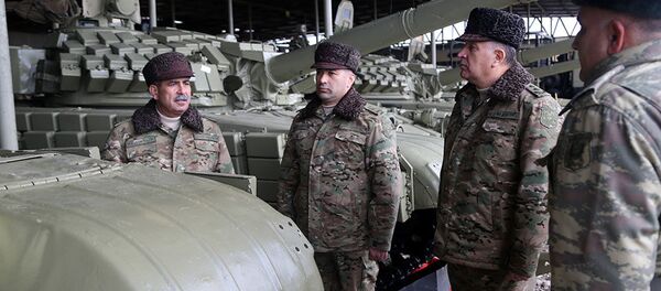 Закир Гасанов проверил боеготовность бронетехники, размещенной в прифронтовой зоне Закир Гасанов проверил боеготовность бронетехники, размещенной в прифронтовой зоне - Sputnik Азербайджан
