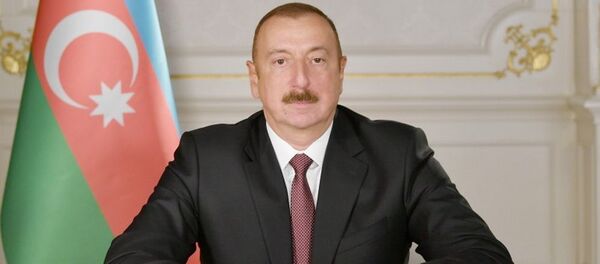 Президент Ильхам Алиев поздравил азербайджанский народ по случаю Дня солидарности азербайджанцев мира и Нового года - Sputnik Азербайджан