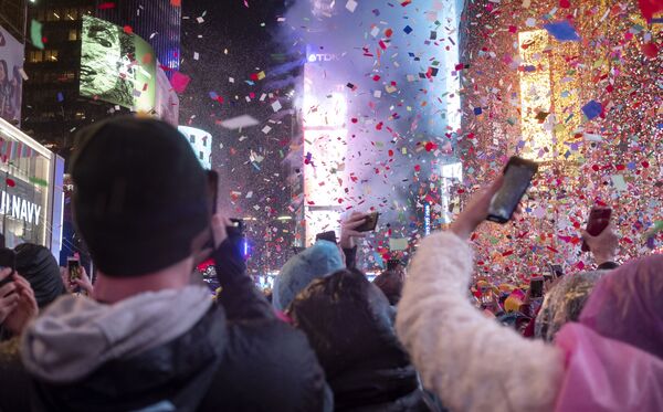Празднование Нового года на Таймс-сквер в Нью-Йорке - Sputnik Азербайджан
