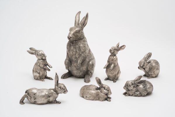 Набор из кувшина в виде фигурок зайца и шести зайчат. 1894 г.  - Sputnik Азербайджан