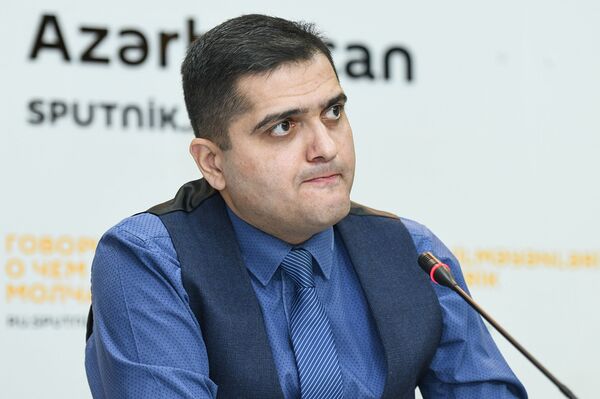 Руководитель аналитического центра Атлас Эльхан Шахиноглу - Sputnik Азербайджан