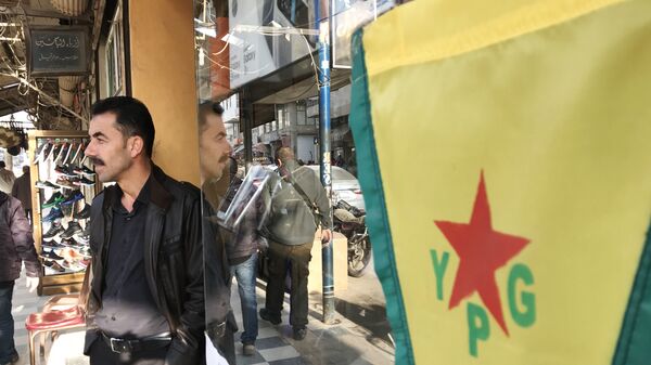 YPG terror təşkilatının Afrində dalğalanan bayrağı - Sputnik Azərbaycan