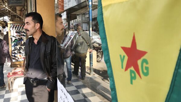 YPG terror təşkilatının Afrində dalğalanan bayrağı - Sputnik Azərbaycan