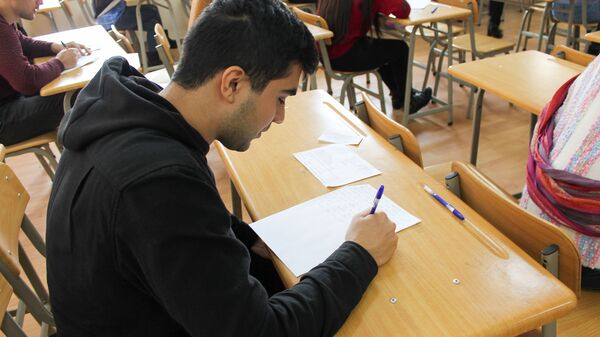 Во время экзамена, фото из архива - Sputnik Азербайджан