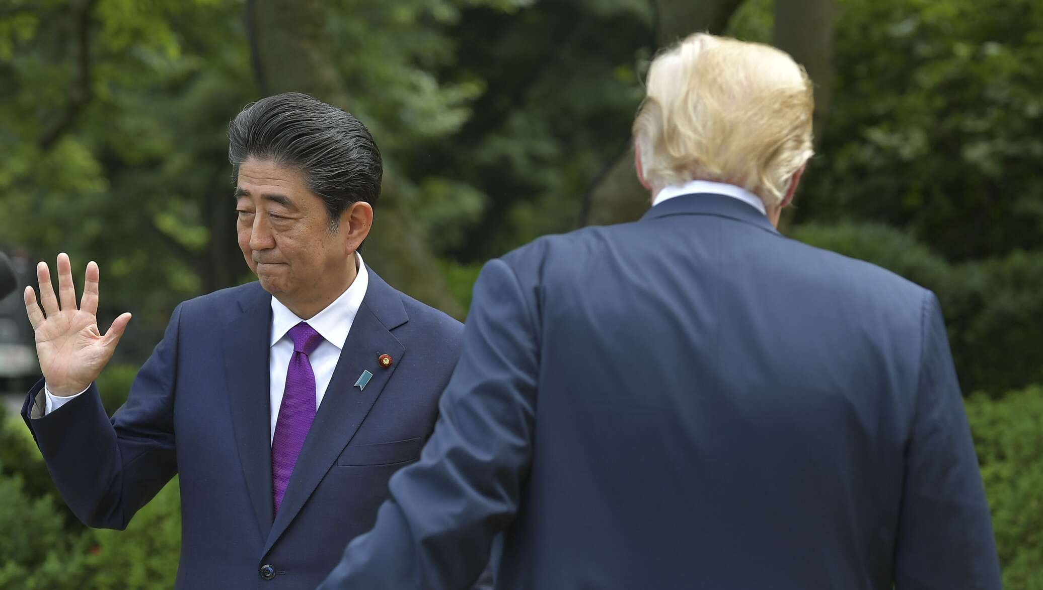 Японский премьер-министр. Японский праздник сити-го-сан. Тору абэ. Японские дипломаты клянятся. Вежливость в японии.