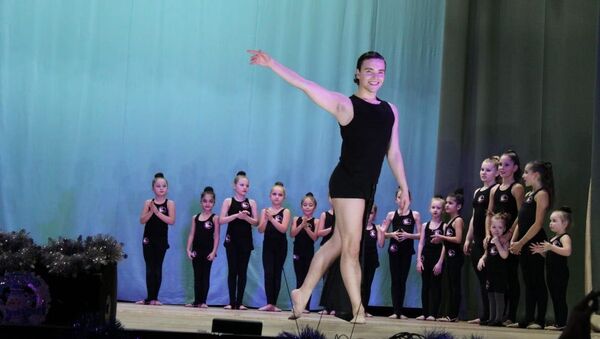 В Доме культуры Русь в Москве прошел фестиваль гимнастики и танца имени азербайджанского танцора Фарида Казакова - Sputnik Азербайджан