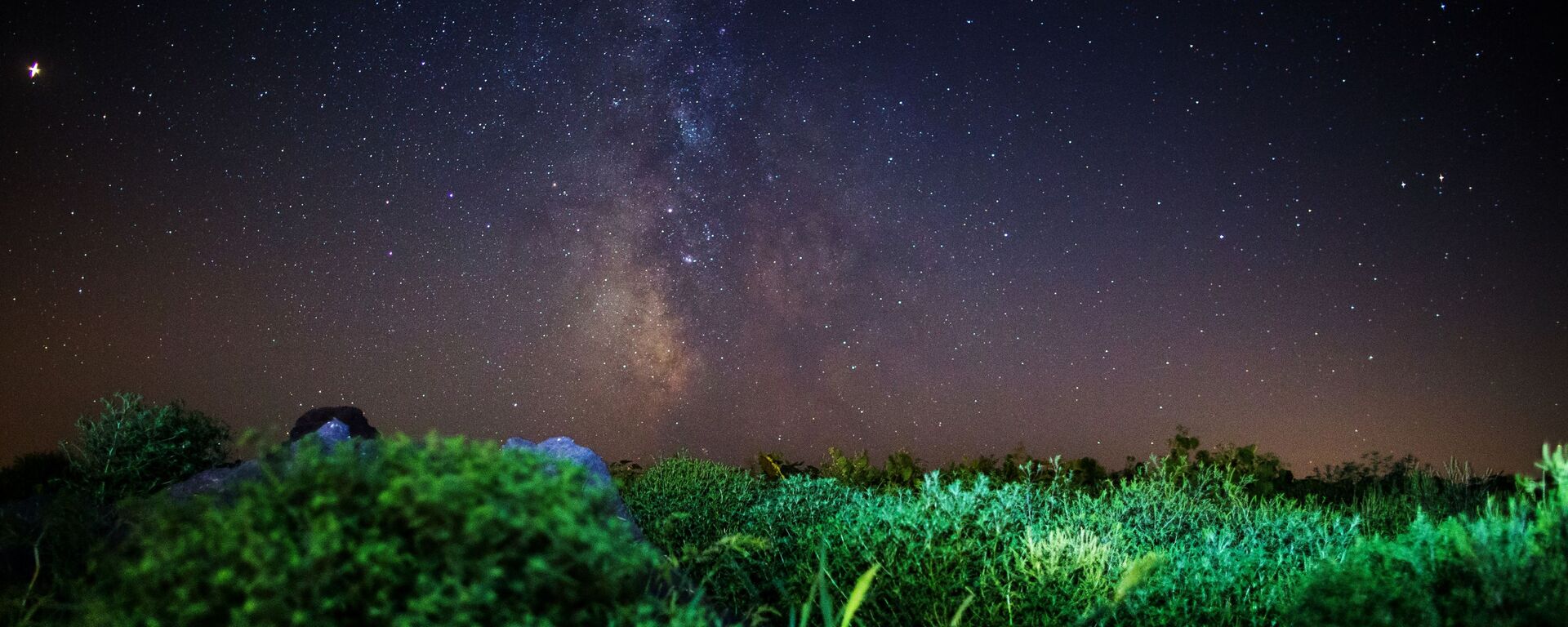 Звездное небо, наблюдаемое в Краснодарском крае во время метеорного потока Персеиды - Sputnik Азербайджан, 1920, 04.03.2024
