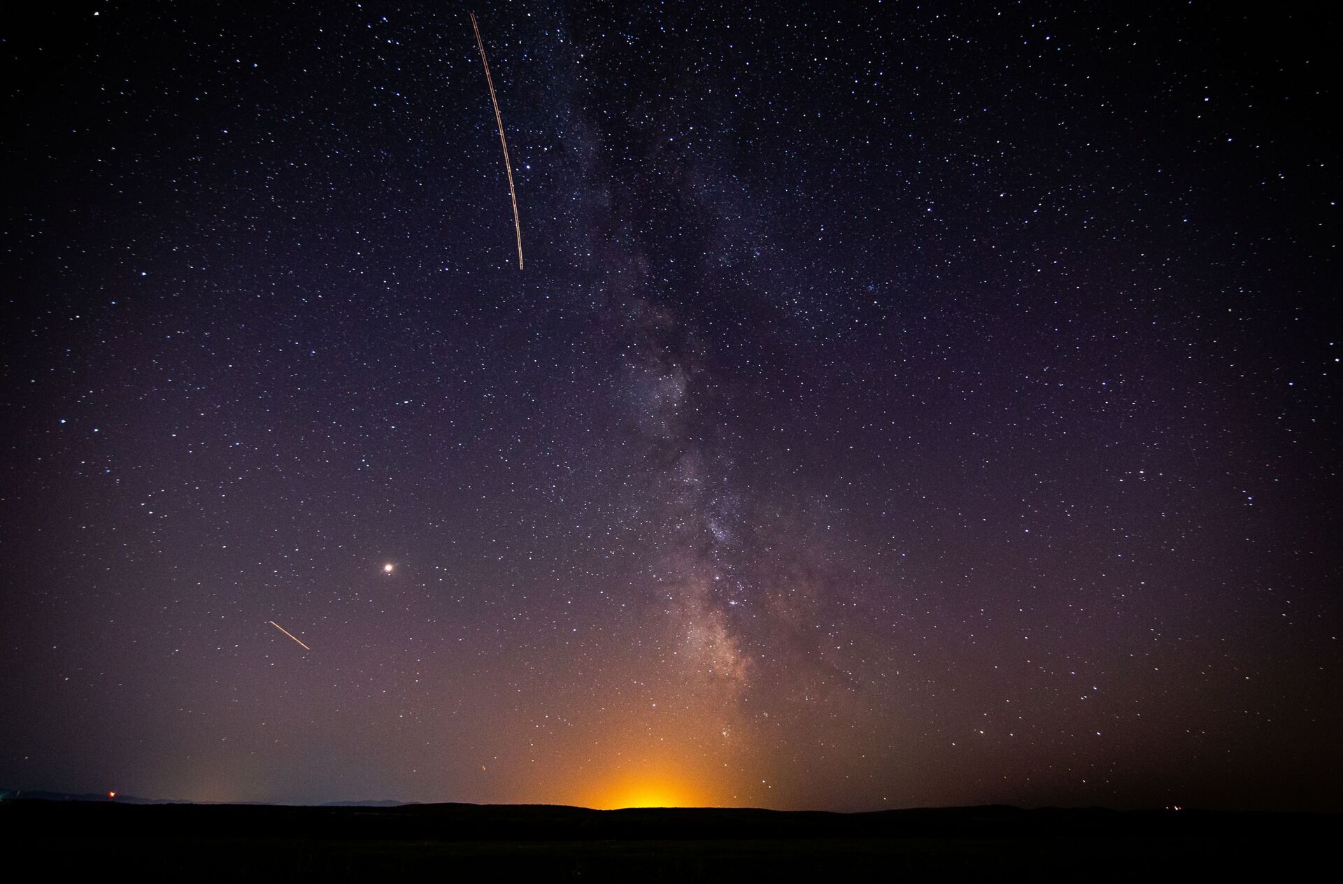 Звездное небо, наблюдаемое в Краснодарском крае во время метеорного потока Персеиды - Sputnik Азербайджан, 1920, 01.04.2024