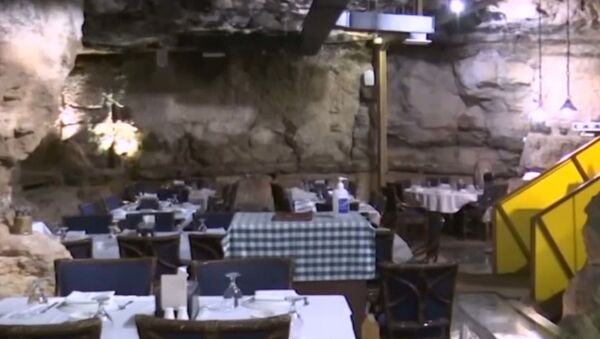 Иорданец открыл ресторан в пещере возрастом 60 миллионов лет - Sputnik Азербайджан