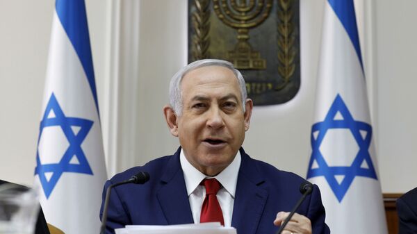 Премьер-министр Израиля Биньямин Нетаньяху открывает еженедельное заседание кабинета министров в офисе премьер-министра в Иерусалиме - Sputnik Азербайджан