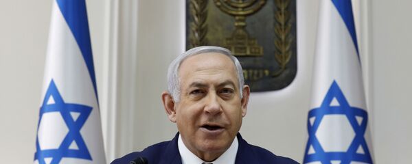 Премьер-министр Израиля Биньямин Нетаньяху открывает еженедельное заседание кабинета министров в офисе премьер-министра в Иерусалиме - Sputnik Азербайджан