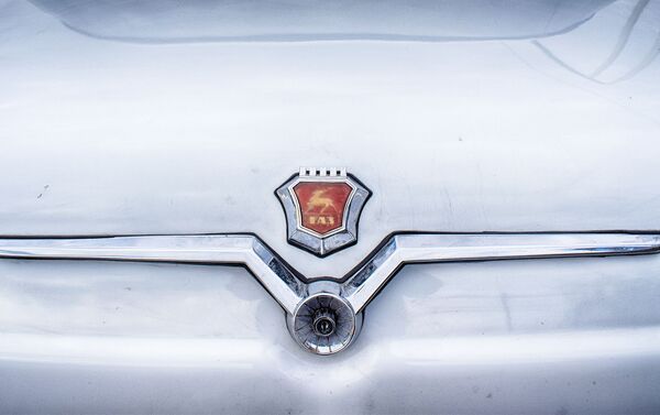 Легендарная Чайка или Газ 13 – автомобиль с необычным дизайном, мощным мотором и высокой скоростью - Sputnik Азербайджан