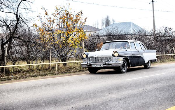 Легендарная Чайка или Газ 13 – автомобиль с необычным дизайном, мощным мотором и высокой скоростью - Sputnik Азербайджан
