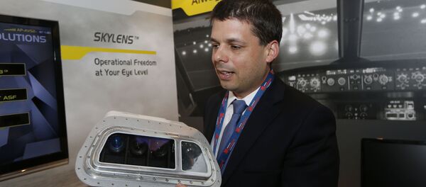 Дрор Яхав, вице-президент Elbit System Commercial Aviation-Aerospace, рассказывает об их усовершенствованных системах Дрор Яхав, вице-президент Elbit System Commercial Aviation-Aerospace, рассказывает об их усовершенствованных системах - Sputnik Азербайджан