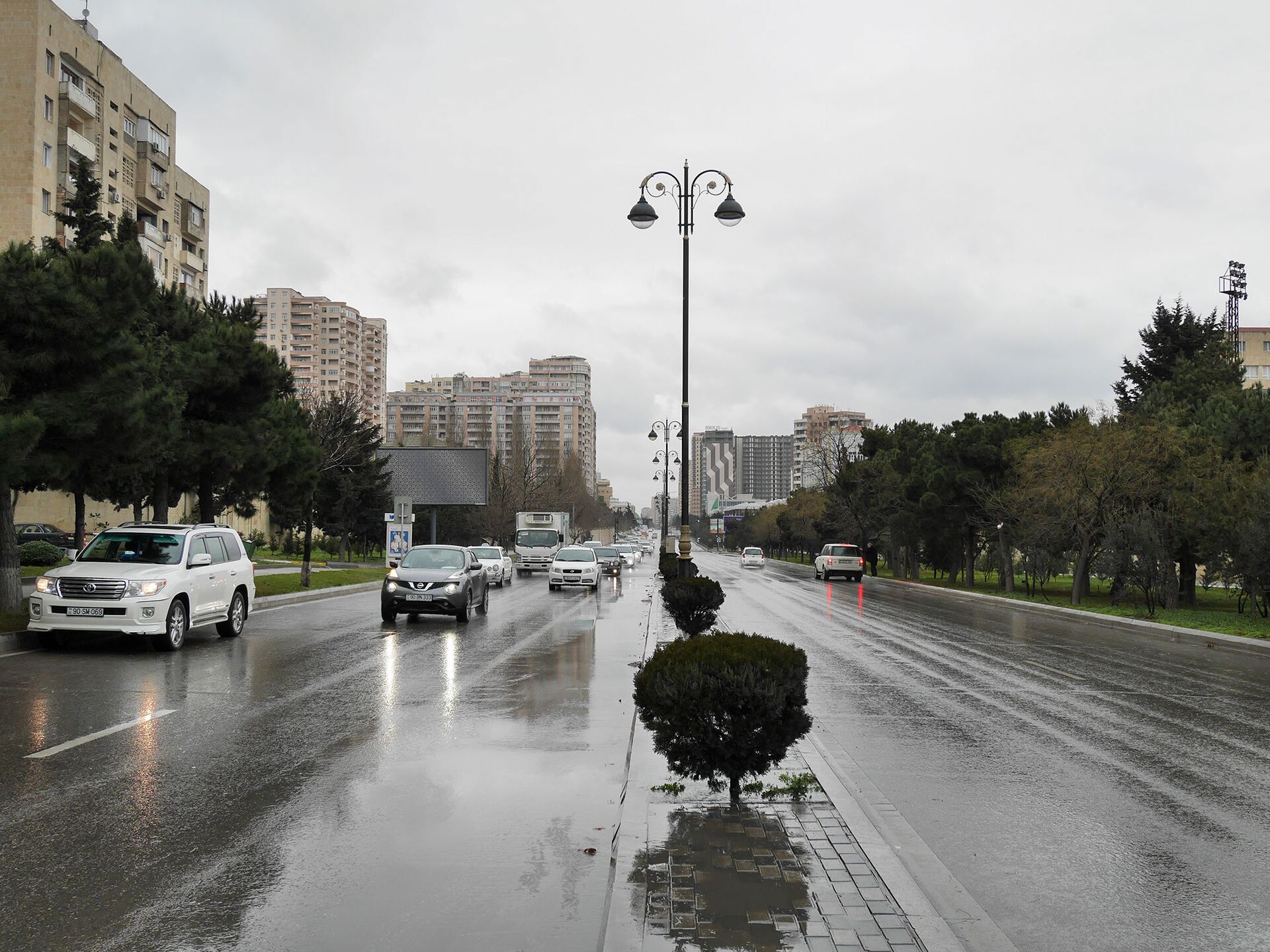 Погода в азербайджане на неделю. Ветер в Баку. Дождь в Баку. Дождь в Азербайджане. Дождь в Баку летом.