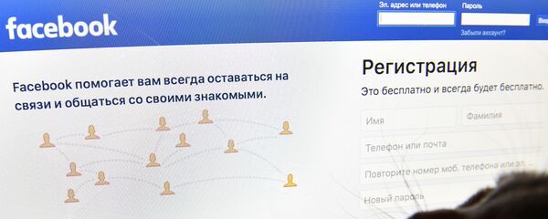 Страница социальной сети Фейсбук на экране компьютера Страница социальной сети Фейсбук на экране компьютера - Sputnik Азербайджан