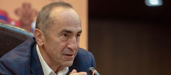 Второй президент Армении Роберт Кочарян на заседании российско-армянского Лазаревского клуба в Ереване - Sputnik Азербайджан