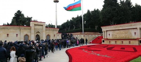 Azərbaycan xalqı 20 Yanvar şəhidlərinin xatirəsini ehtiramla anır - Sputnik Азербайджан