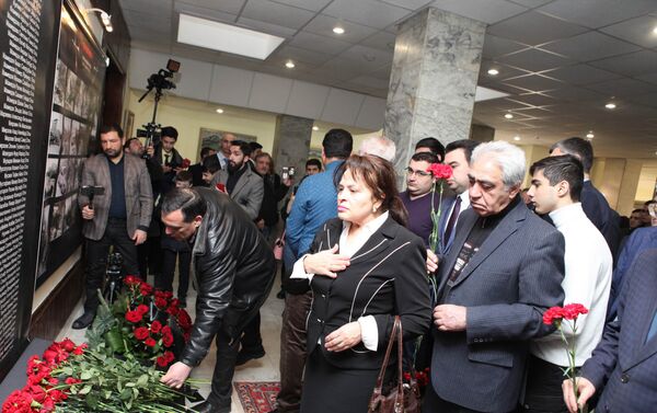 В посольстве Азербайджанской Республики в Российской Федерации состоялась церемония поминовения в связи с 29-й годовщиной трагедии 20 Января - Sputnik Азербайджан