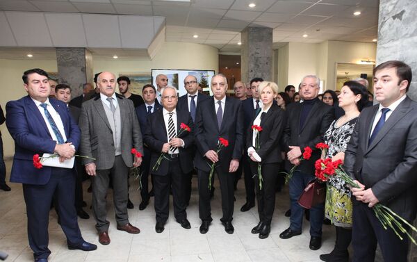 В посольстве Азербайджанской Республики в Российской Федерации состоялась церемония поминовения в связи с 29-й годовщиной трагедии 20 Января - Sputnik Азербайджан