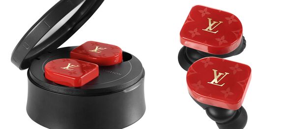 Беспроводные наушники Louis Vuitton Horizon Earphones, выпущенные совместно Master & Dynamic и Louis Vuitton Беспроводные наушники Louis Vuitton Horizon Earphones, выпущенные совместно Master & Dynamic и Louis Vuitton - Sputnik Азербайджан