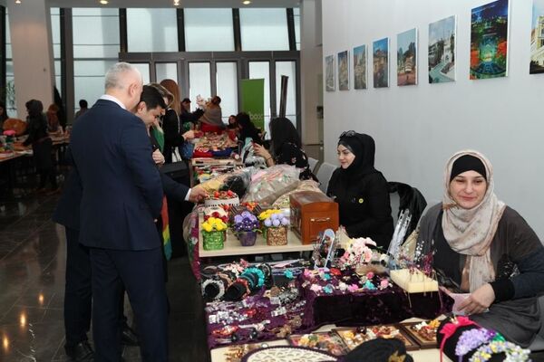 В регионах Азербайджана станет больше женщин-предпринимателей В регионах Азербайджана станет больше женщин-предпринимателей - Sputnik Азербайджан